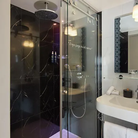 Les Plumes 4* Parigi