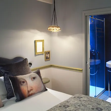 Les Plumes 4* Parigi