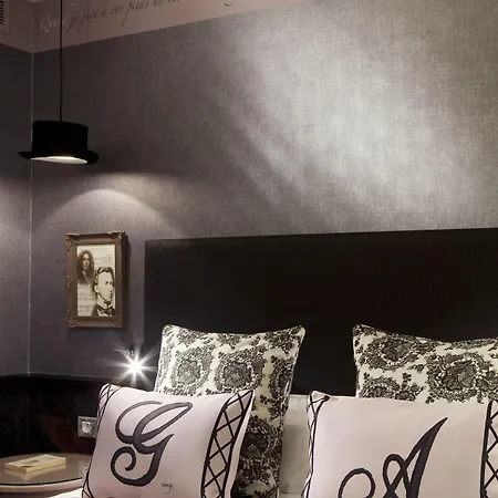 Les Plumes 4* Parigi