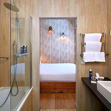 Les Plumes 4* Paris