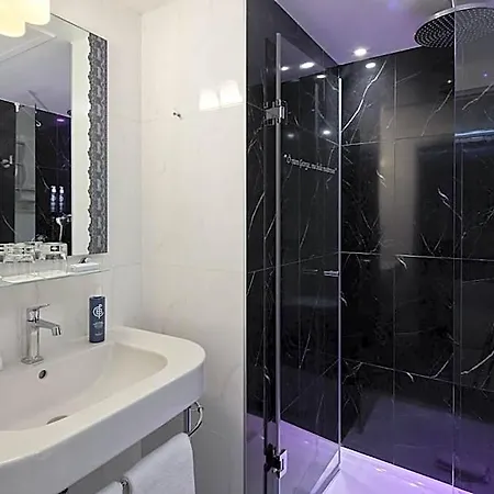 Otel Les Plumes Paris