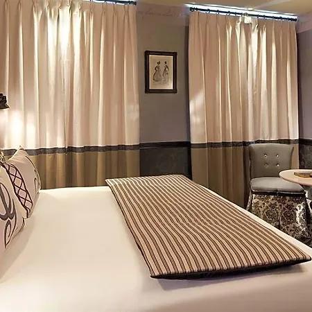 Les Plumes Otel 4*