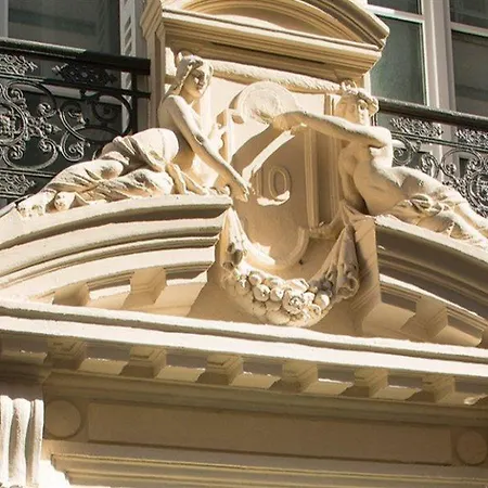 Les Plumes 4* Paris