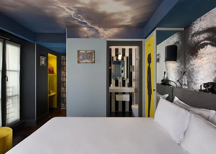 Otel Les Plumes Paris