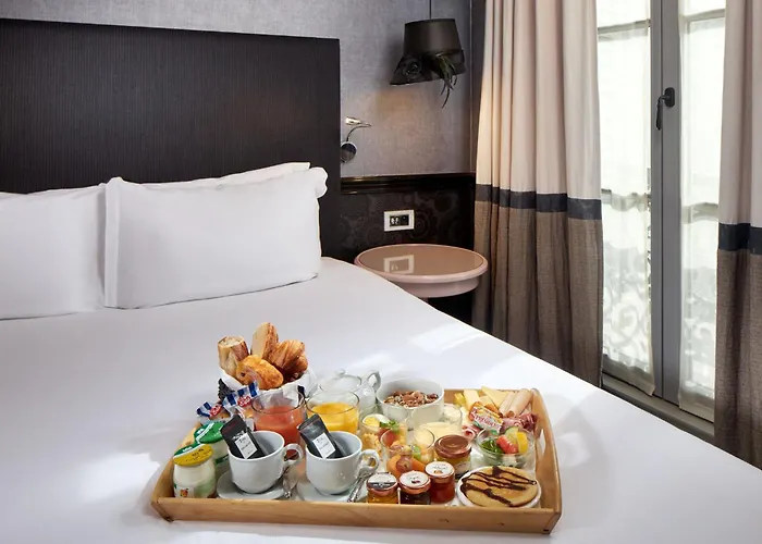 Les Plumes 4* Париж