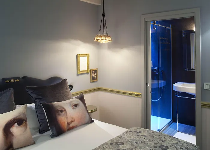 Les Plumes 4* Париж