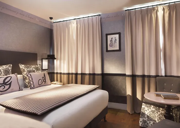 Les Plumes 4* Παρίσι