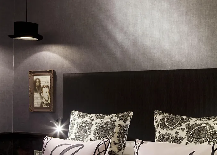 Les Plumes 4* Париж