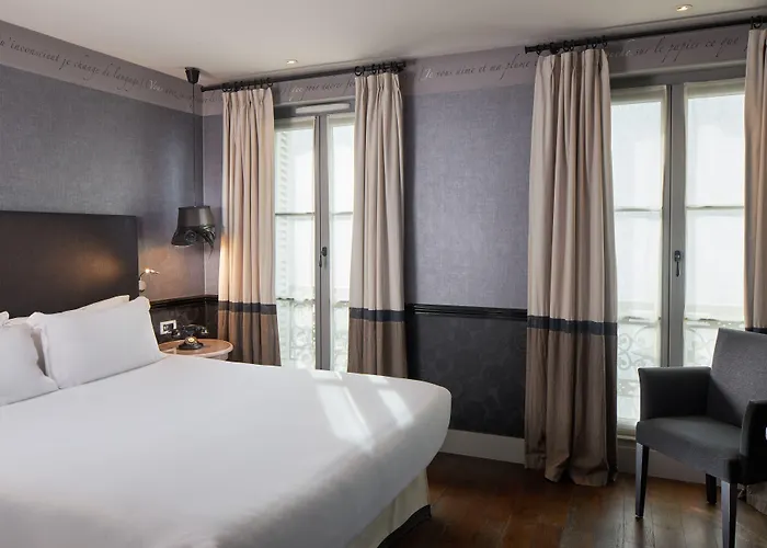 Otel Les Plumes Paris