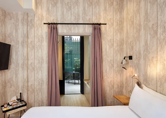 Hotel Les Plumes Paris